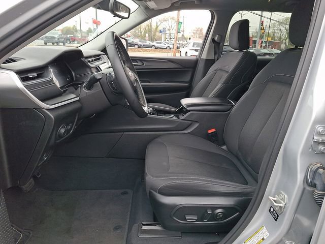 Used 2023 Jeep Grand Cherokee L Laredo AWD/4WD image 14