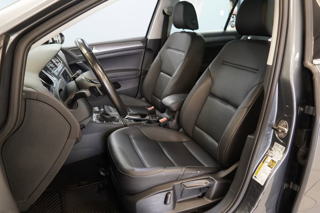 Used 2017 Volkswagen Golf Alltrack image 4