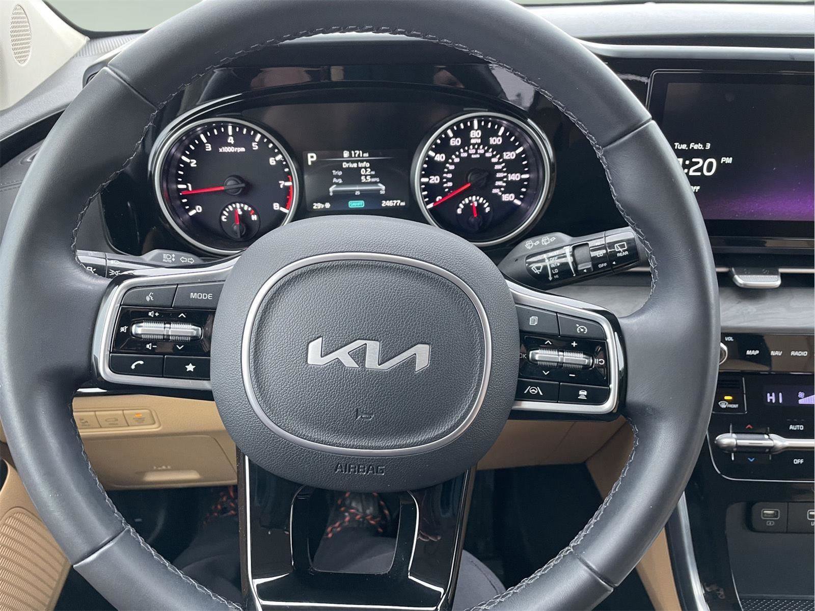 Used 2023 Kia Carnival EX image 29