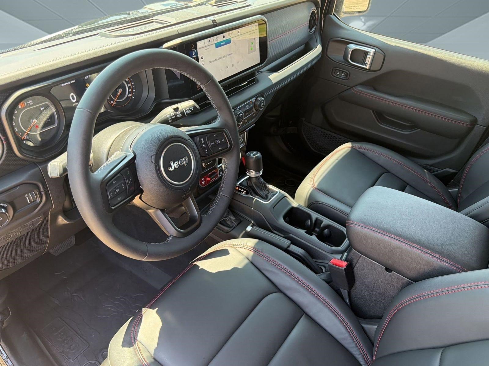 Used 2025 Jeep Wrangler Unlimited Rubicon AWD/4WD image 4