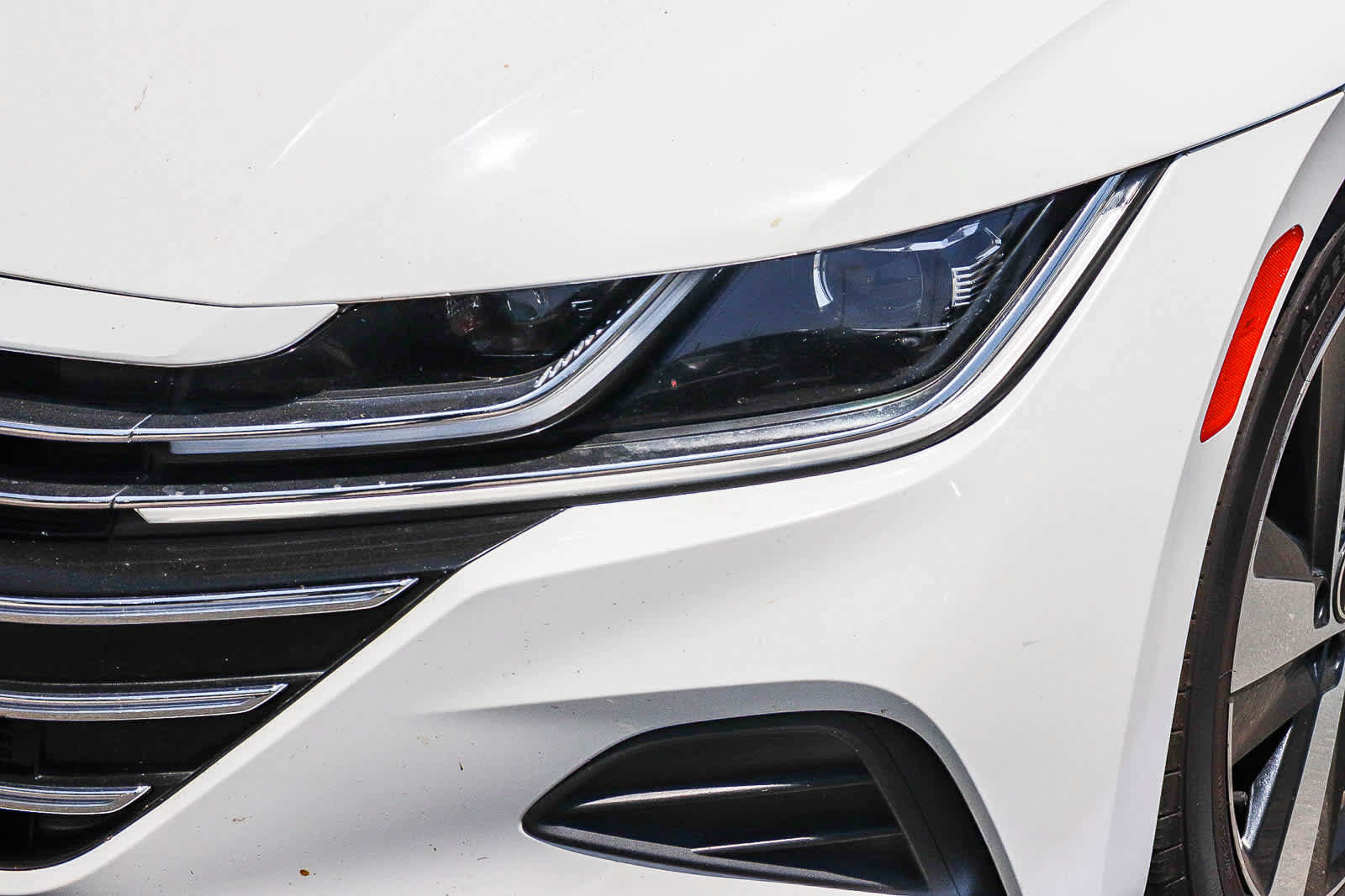Used 2021 Volkswagen Arteon SE FWD image 2