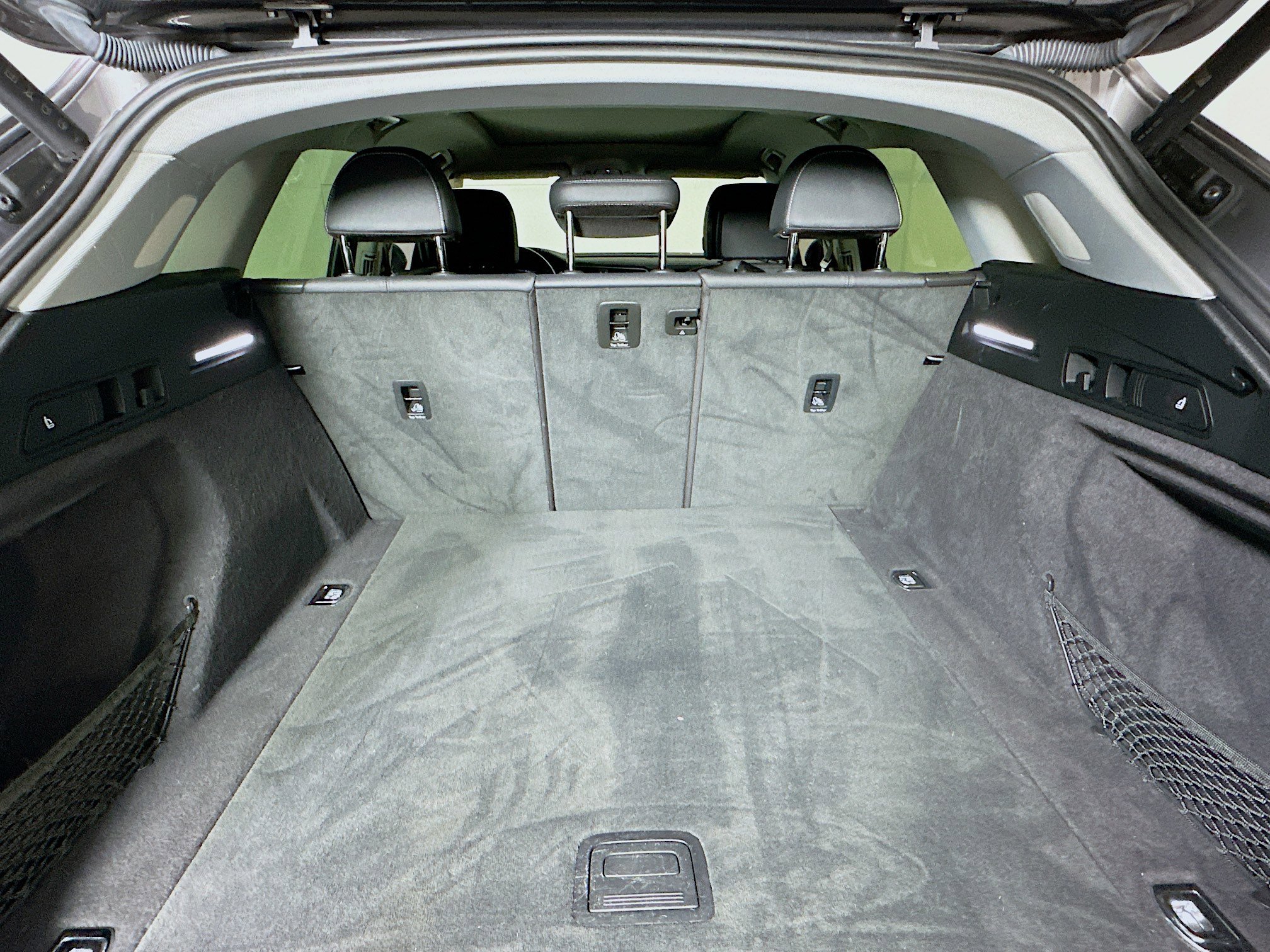 Used 2021 Audi e-tron Premium Plus w/ Premium Plus Package image 31