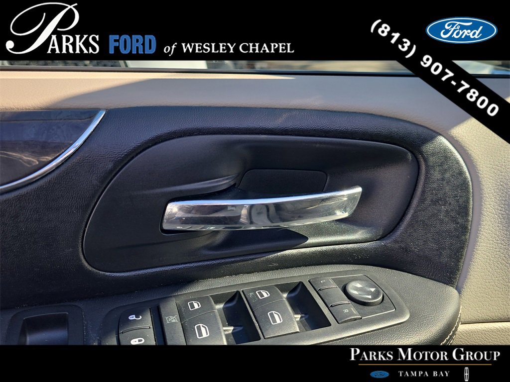 Used 2012 Chrysler Town & Country Touring-L w/ Premium Group image 17