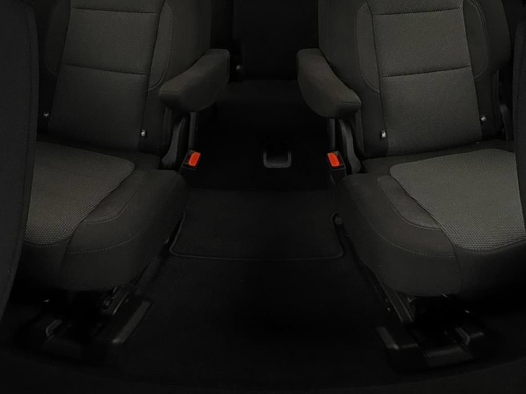 Used 2023 Chevrolet Traverse LT FWD image 13