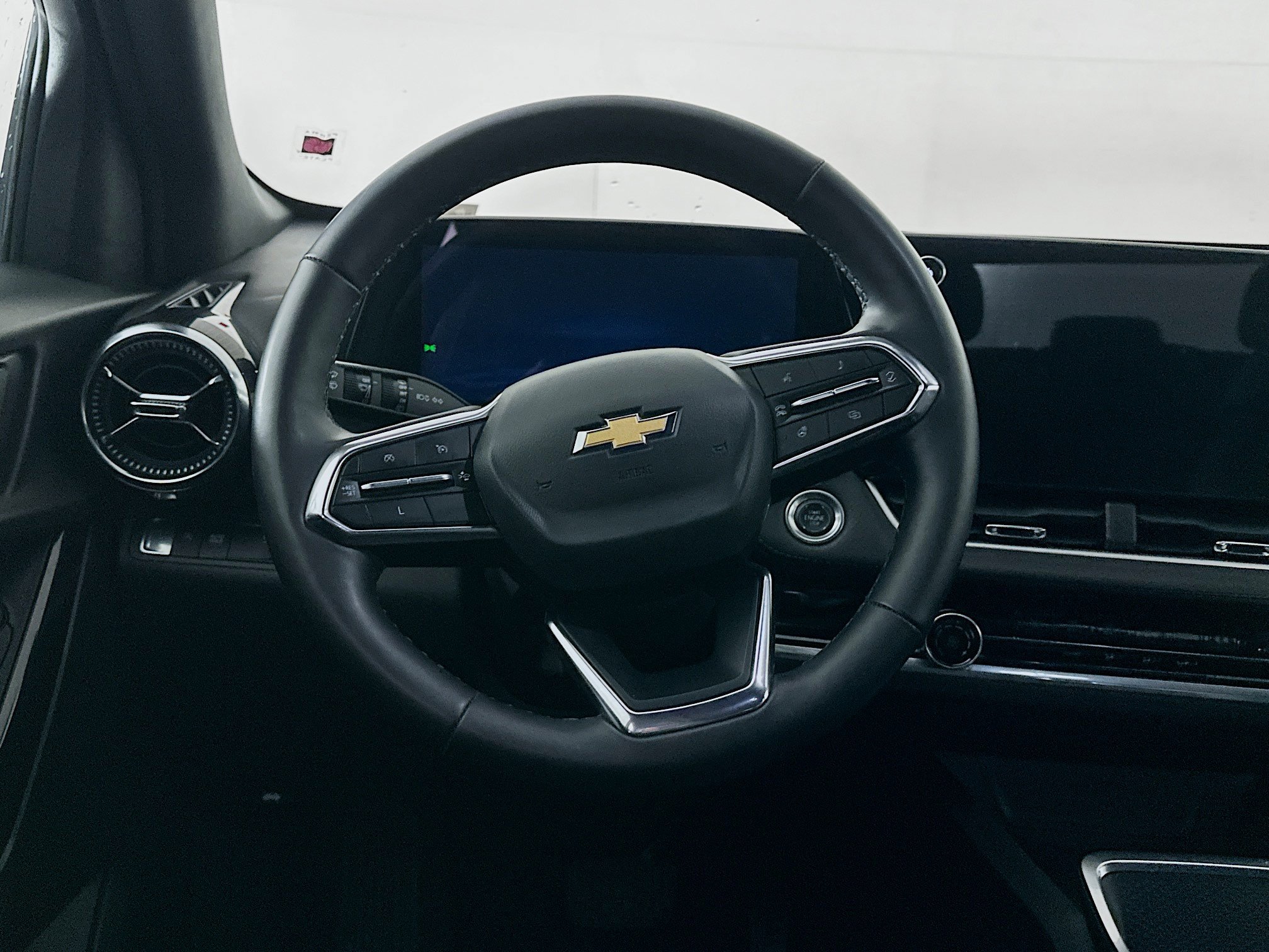 Used 2025 Chevrolet Equinox LT FWD image 18