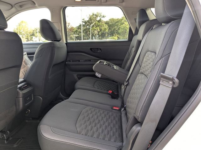 Used 2024 Nissan Pathfinder SV image 19