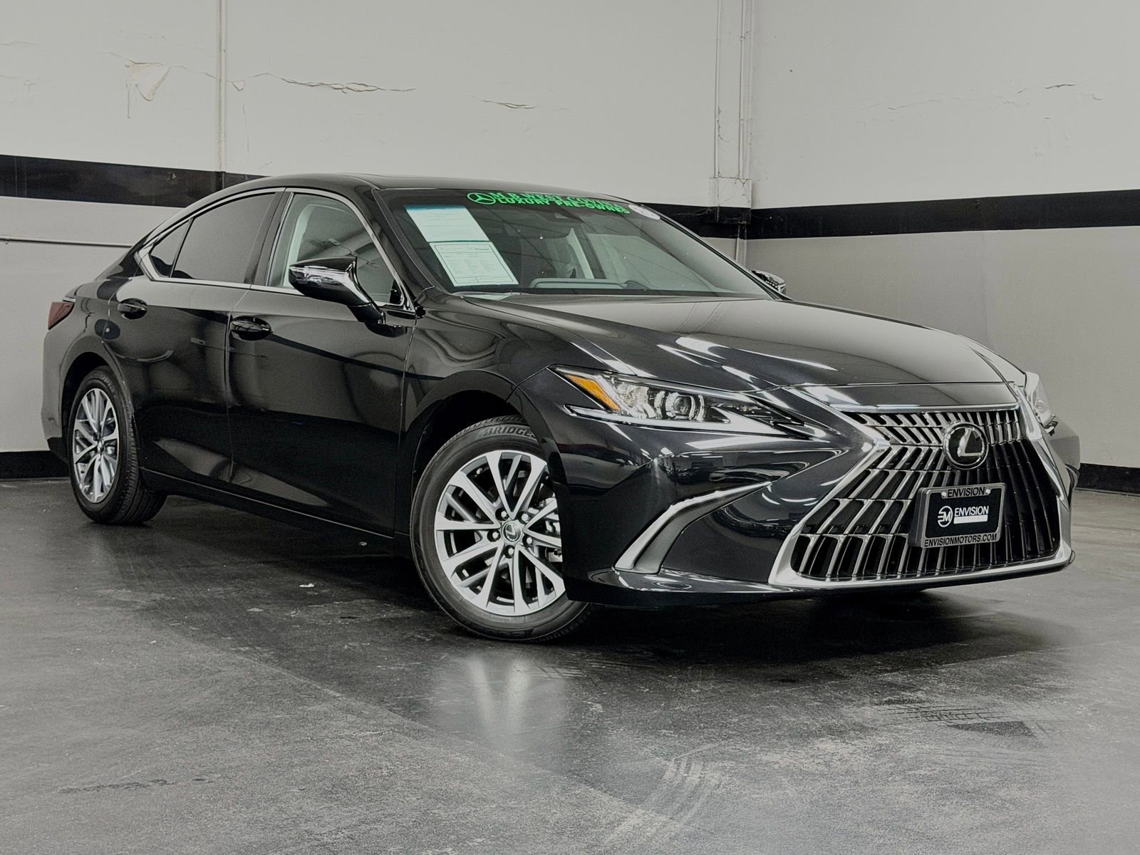 Used 2025 Lexus ES 350 w/ Accessory Package (Z1) image 2