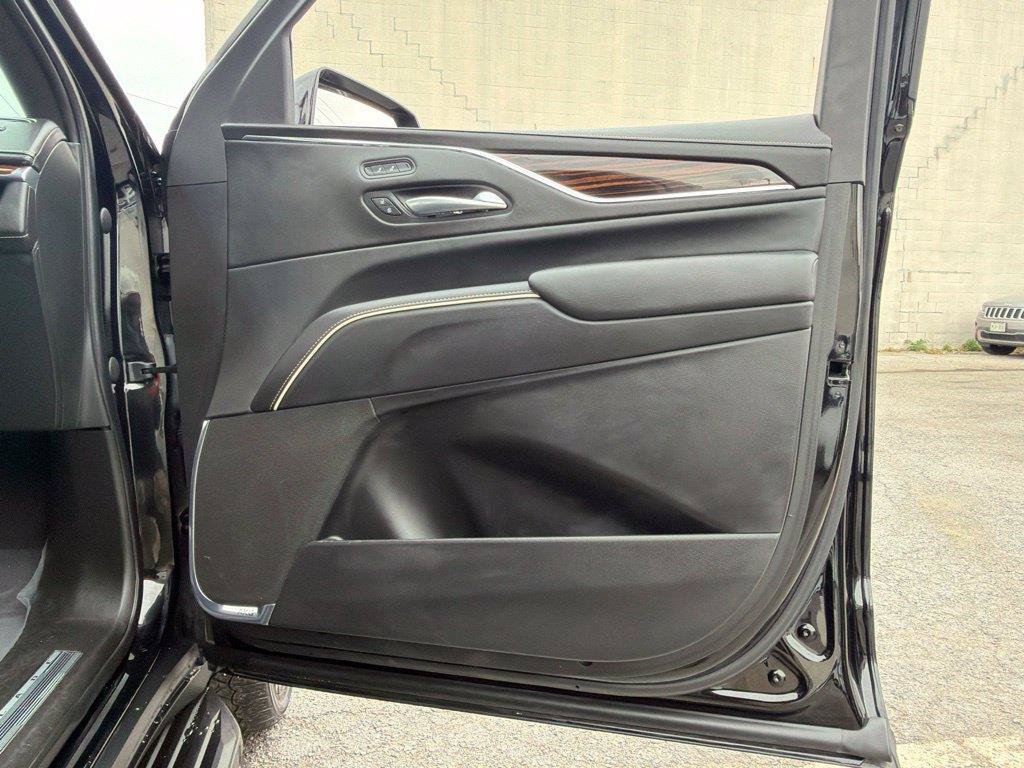 Used 2023 Cadillac Escalade Luxury AWD/4WD image 22