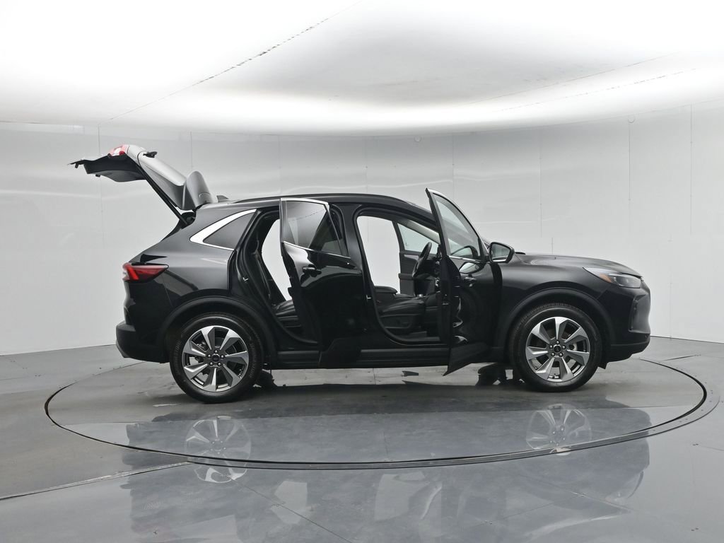 Certified 2025 Ford Escape Platinum w/ Premium Technology Package image 5