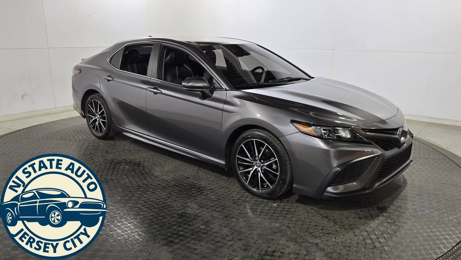 Used 2021 Toyota Camry SE FWD image 9