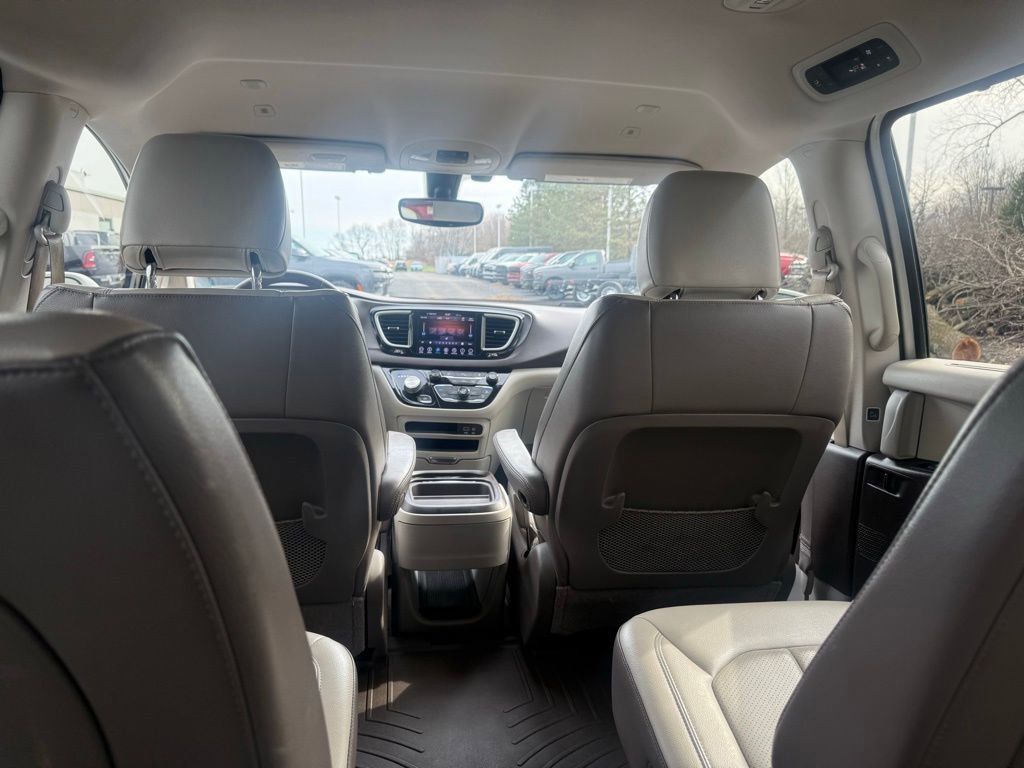 Used 2018 Chrysler Pacifica Touring-L image 40
