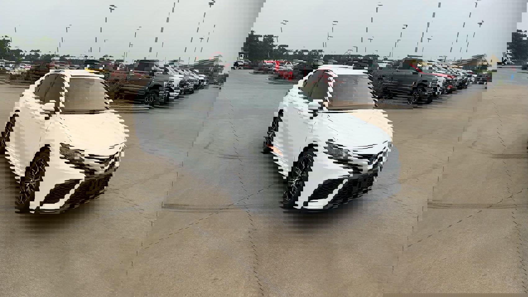 Used 2023 Toyota Camry SE image 2