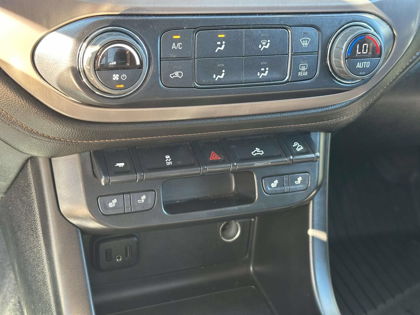 Used 2022 GMC Canyon AT4 w/ Trailering Package AWD/4WD image 12
