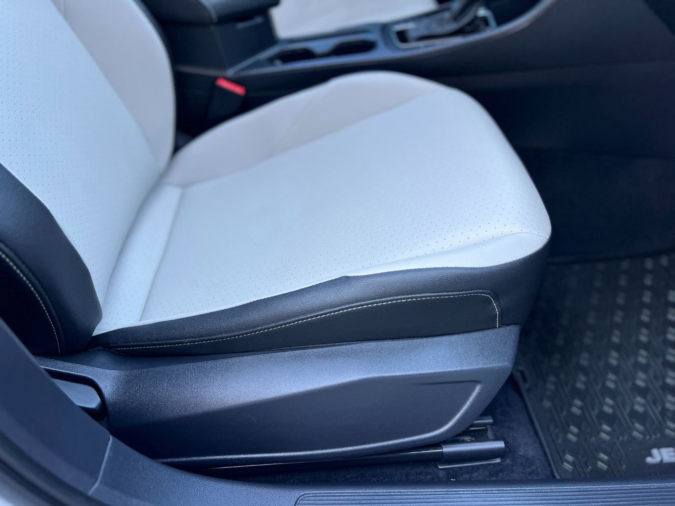 Used 2021 Volkswagen Jetta R-Line w/ R-Line Cold Weather Package image 25