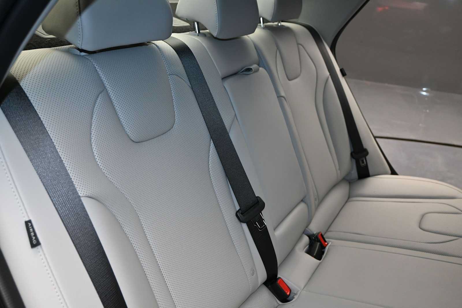 Used 2025 Hyundai Elantra Limited FWD image 31