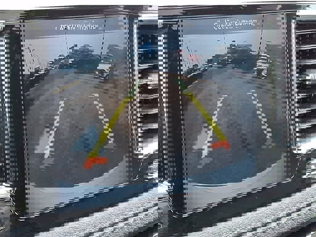 Used 2018 Chrysler Pacifica Limited image 19