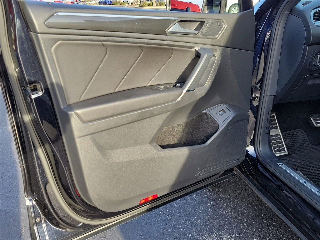 Used 2020 Volkswagen Tiguan SEL Premium R-Line w/ 3rd Row Seat Package image 22