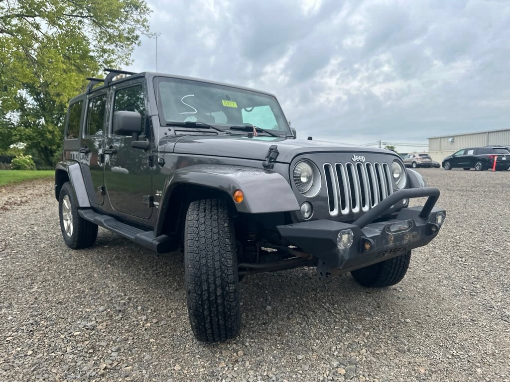 Used 2016 Jeep Wrangler Unlimited Sahara w/ Dual Top Group AWD/4WD image 13