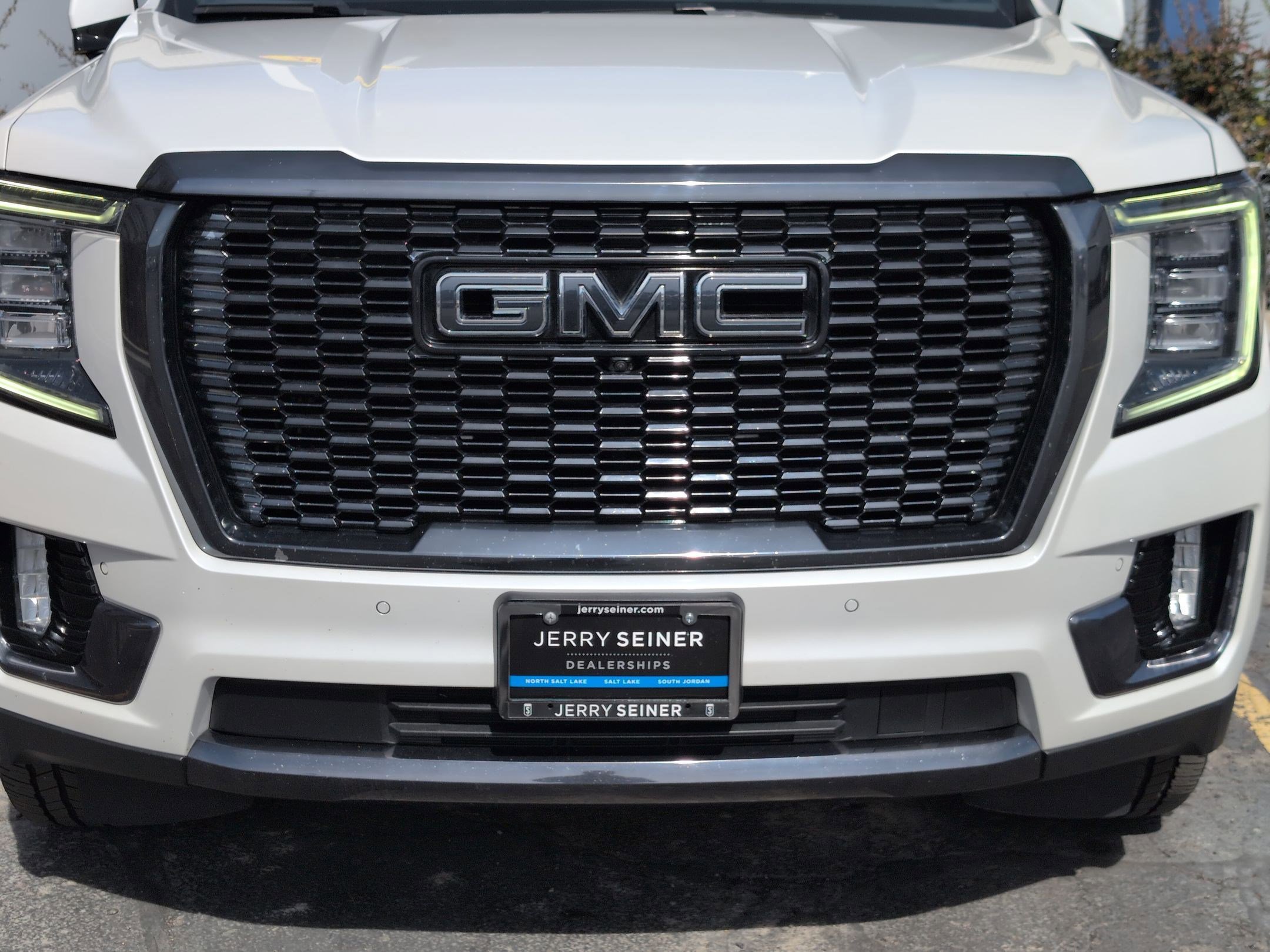 Used 2023 GMC Yukon Denali Ultimate AWD/4WD image 10