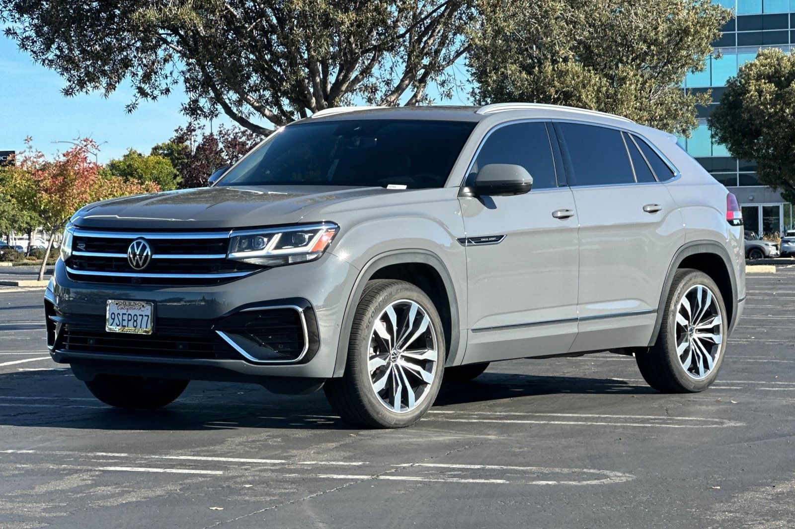 Used 2021 Volkswagen Atlas Cross Sport SEL Premium R-Line w/ Luggage Net & Mats Package AWD/4WD image 8