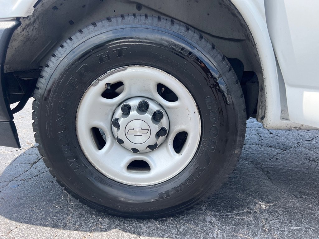 Used 2018 Chevrolet Express 3500 w/ Driver Convenience Package image 40