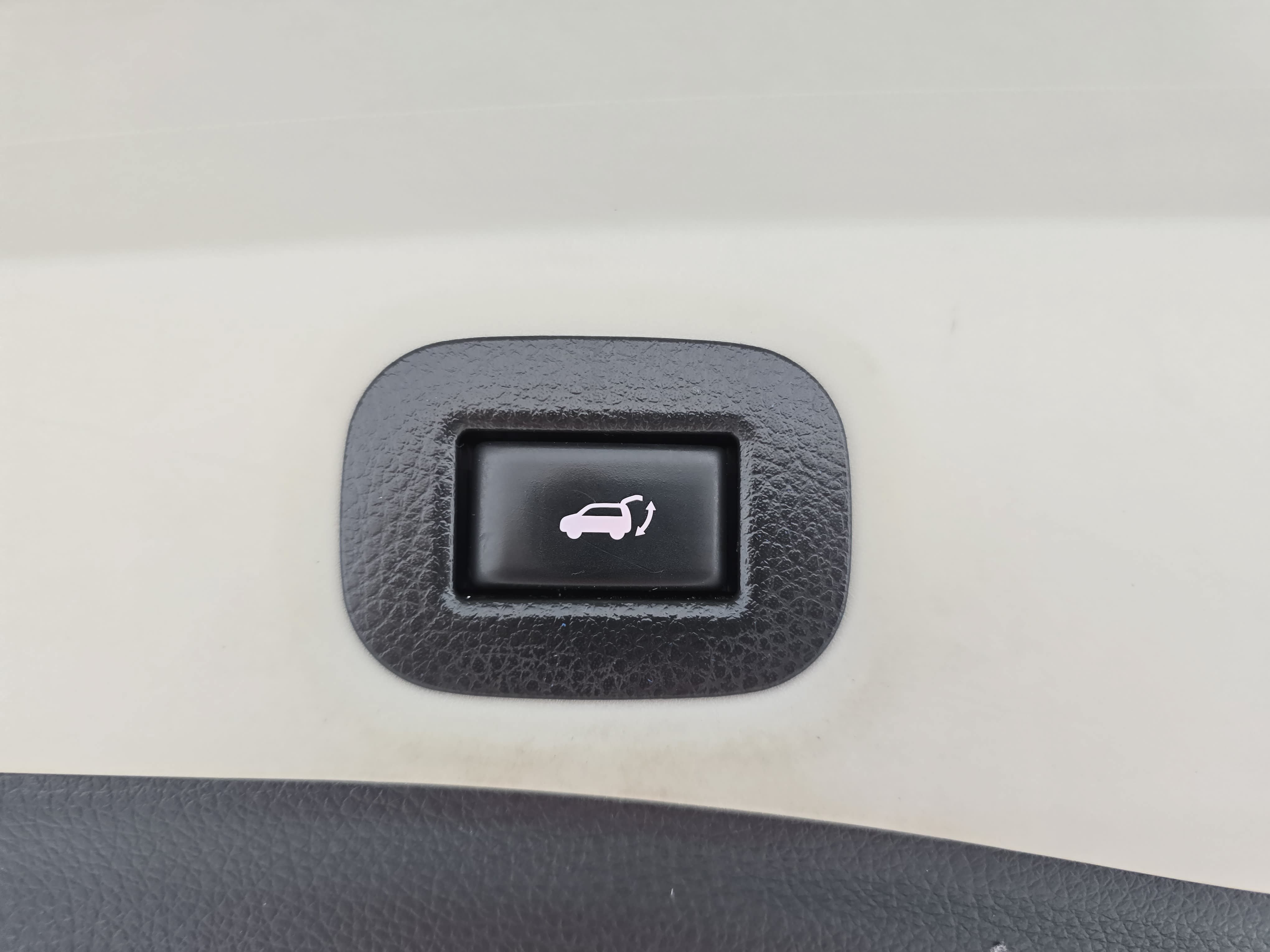 Used 2019 Nissan Rogue SV w/ Premium Package AWD/4WD image 13