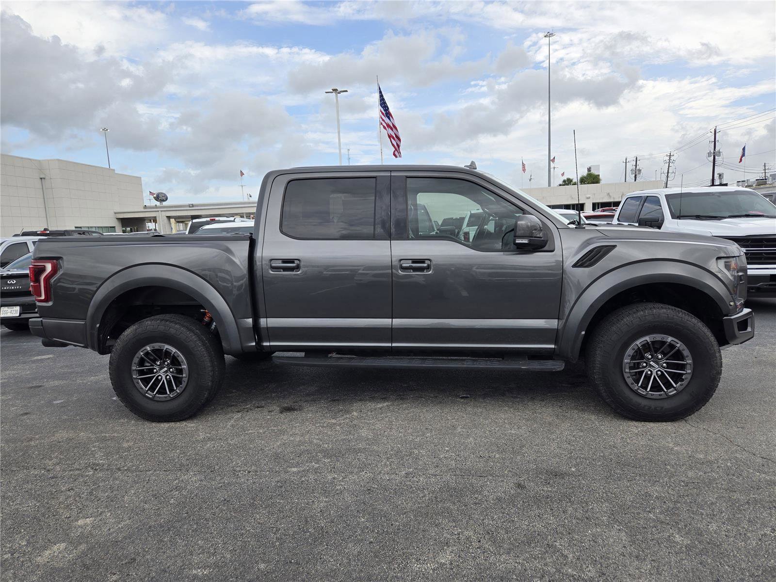 Used 2019 Ford F150 Raptor w/ Equipment Group 802A Luxury AWD/4WD image 4