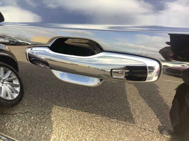 Used 2016 Volvo XC90 T6 Momentum w/ Momentum Plus Package image 24