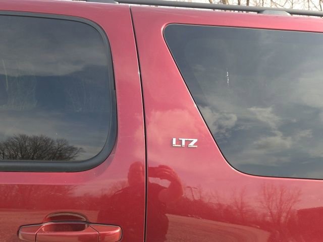 Used 2008 Chevrolet Suburban LT image 17