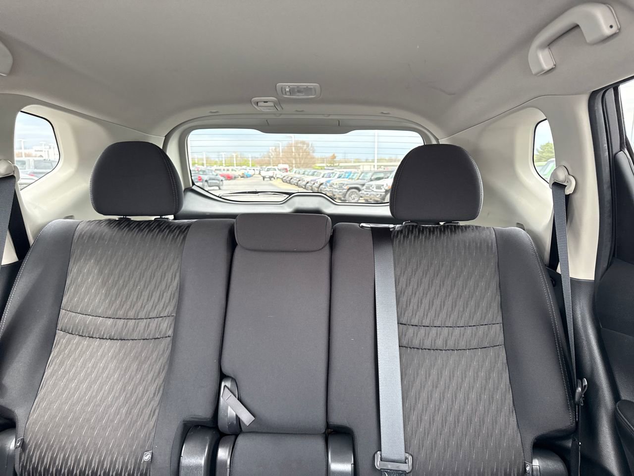 Used 2019 Nissan Rogue SV image 23