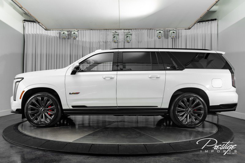 Used 2025 Cadillac Escalade ESV V image 7