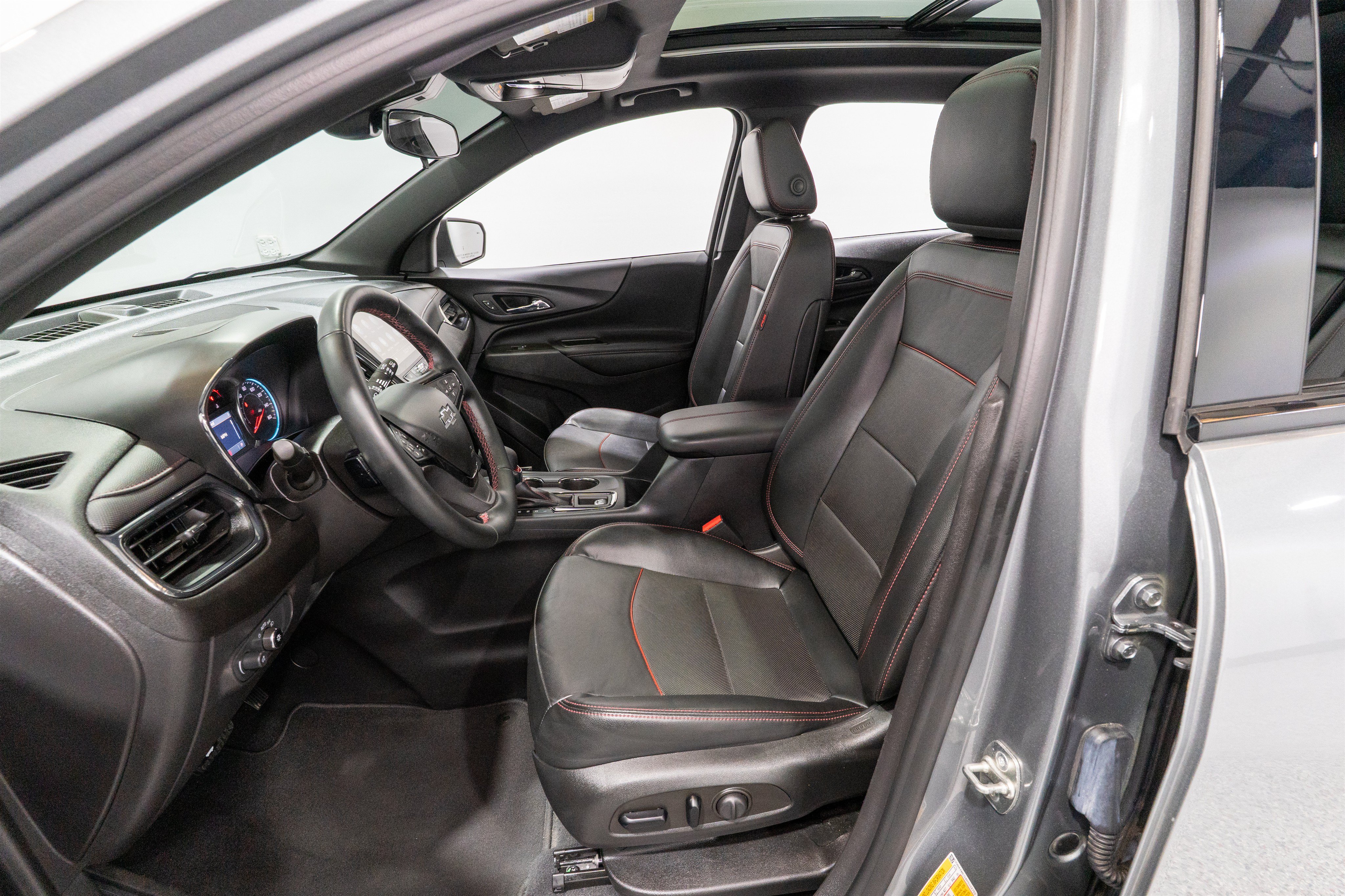 Used 2024 Chevrolet Equinox RS w/ RS Leather Package FWD image 16