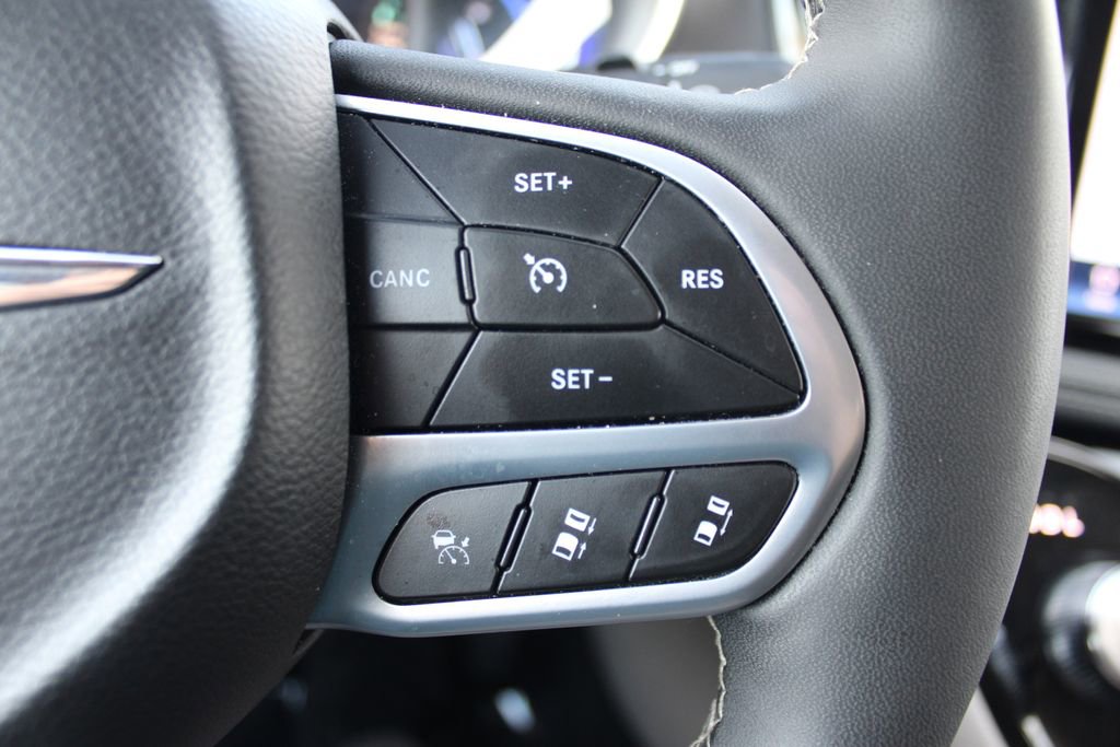 Used 2024 Chrysler Pacifica Select FWD image 21