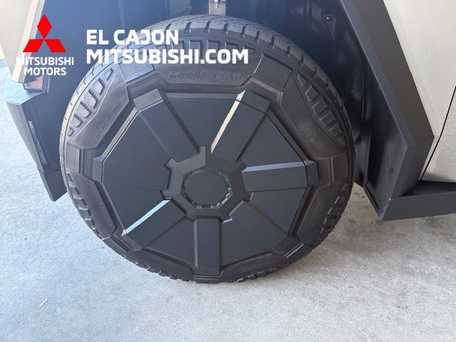 Used 2024 Tesla Cybertruck AWD Crew Cab image 7