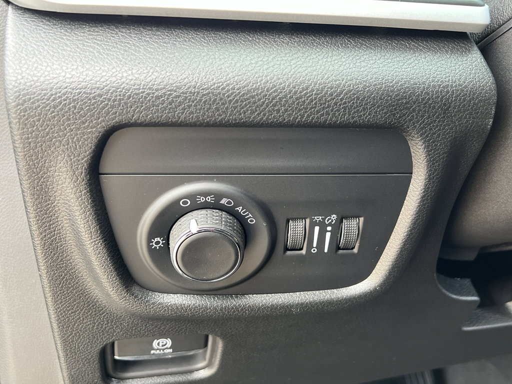 Used 2024 Jeep Grand Cherokee Altitude image 14