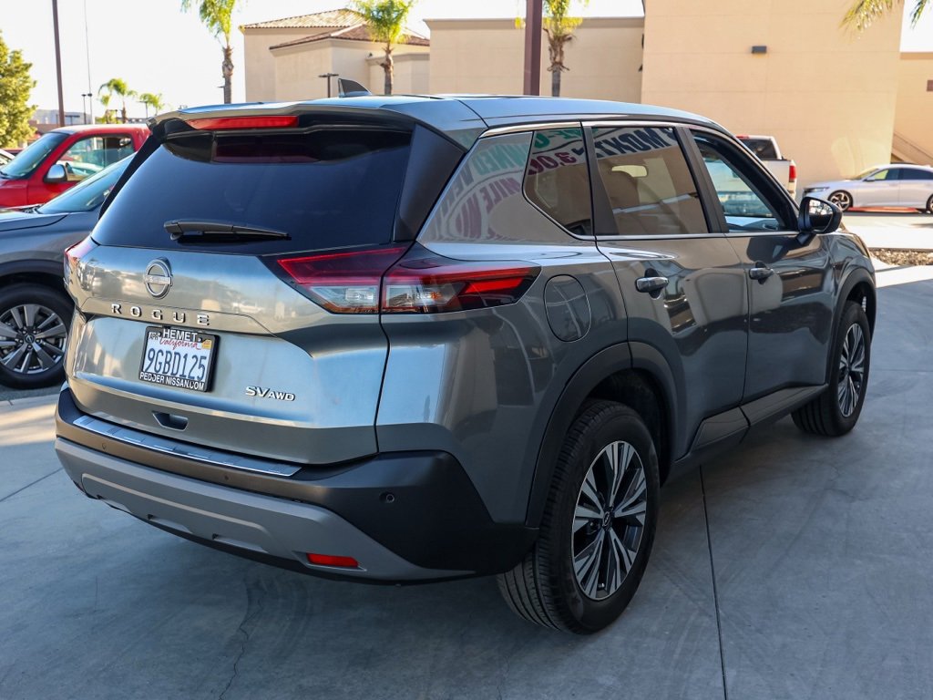 Used 2023 Nissan Rogue SV image 4