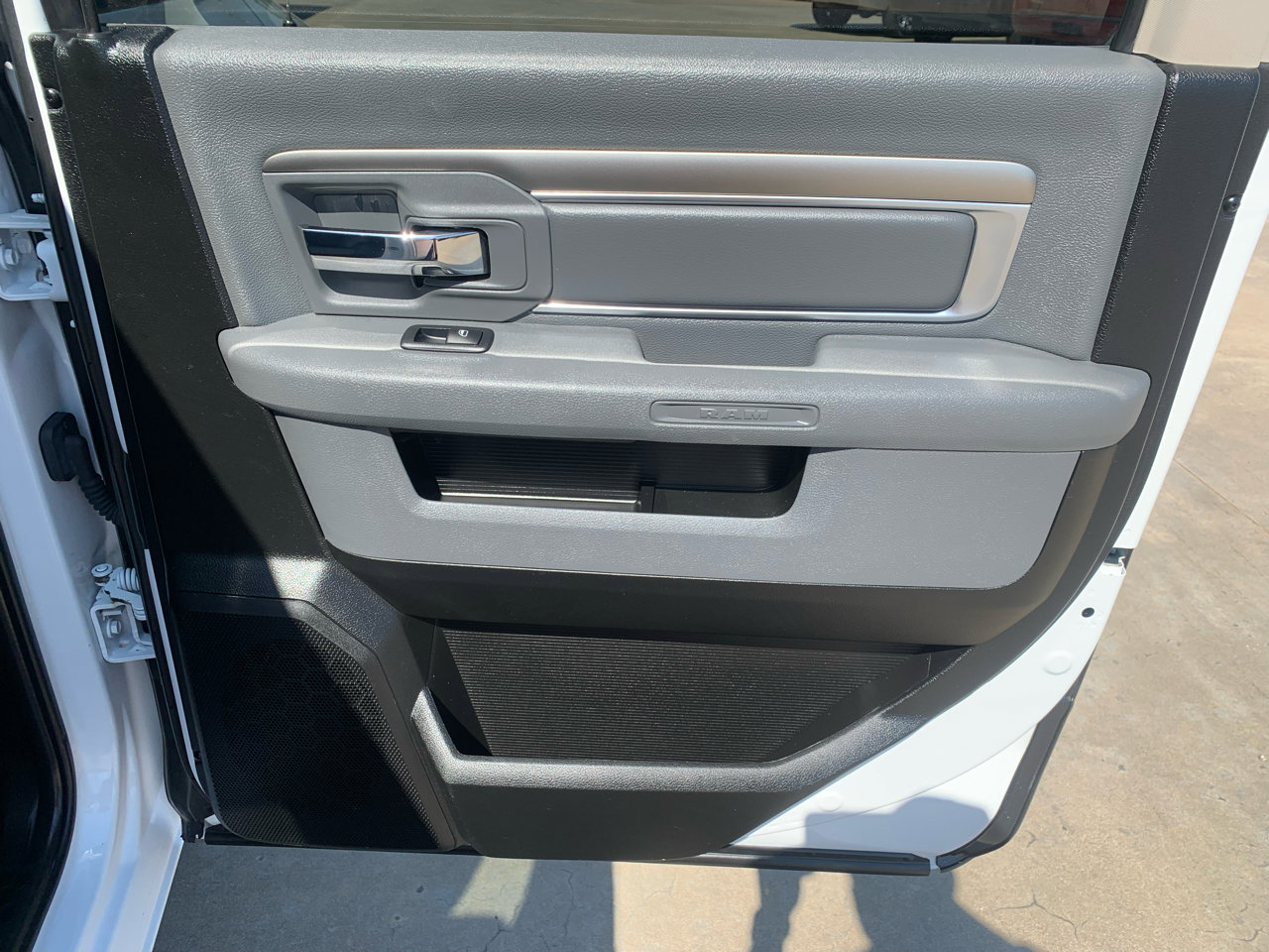 Used 2019 RAM 1500 Classic SLT w/ Luxury Group image 15