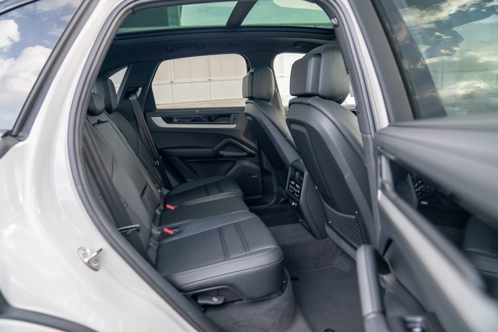 New 2026 Porsche Cayenne E-Hybrid AWD/4WD image 24