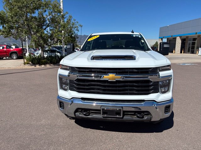 Used 2024 Chevrolet Silverado 2500 LT AWD/4WD image 2