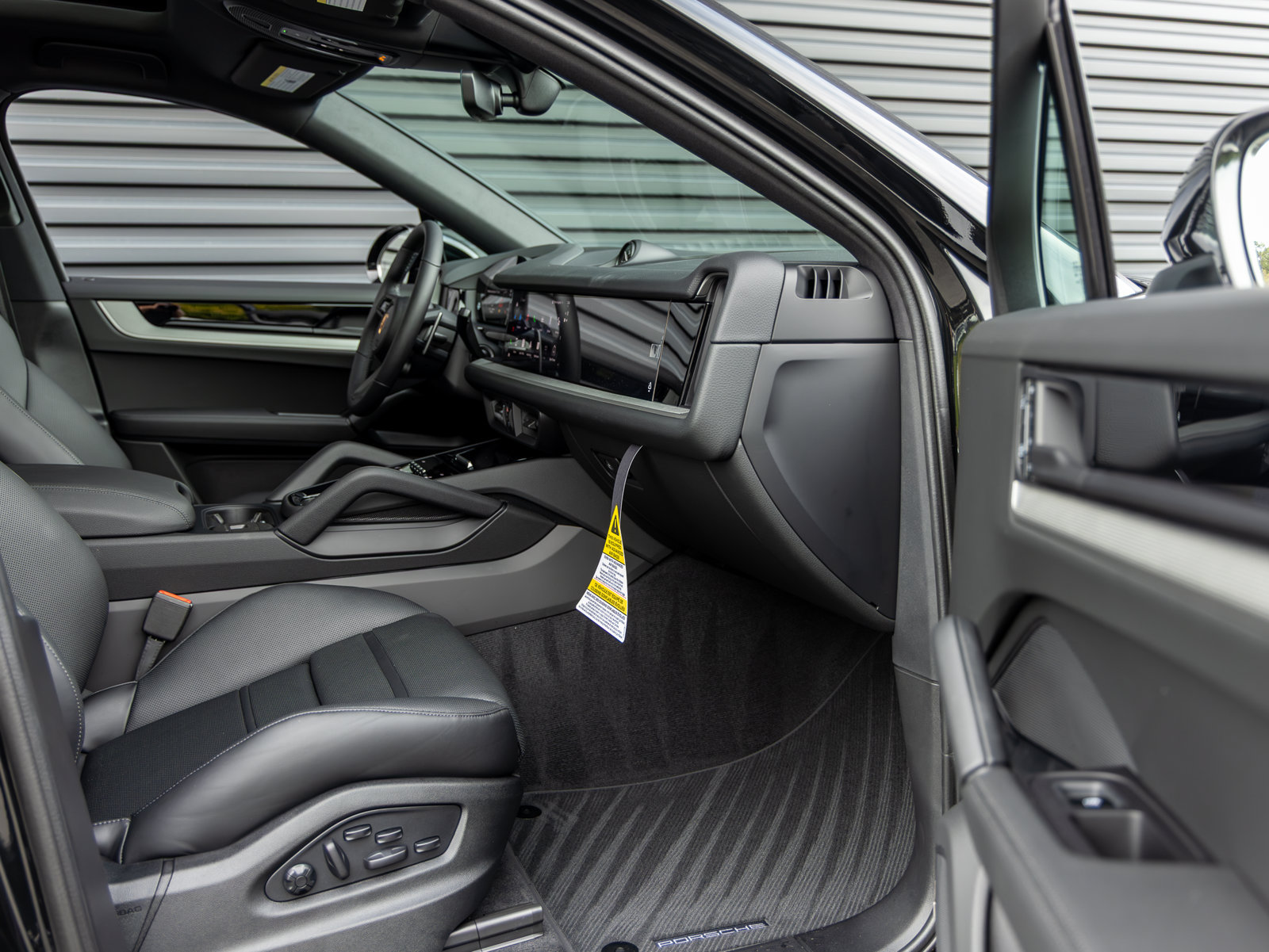 New 2026 Porsche Cayenne Coupe AWD/4WD image 31