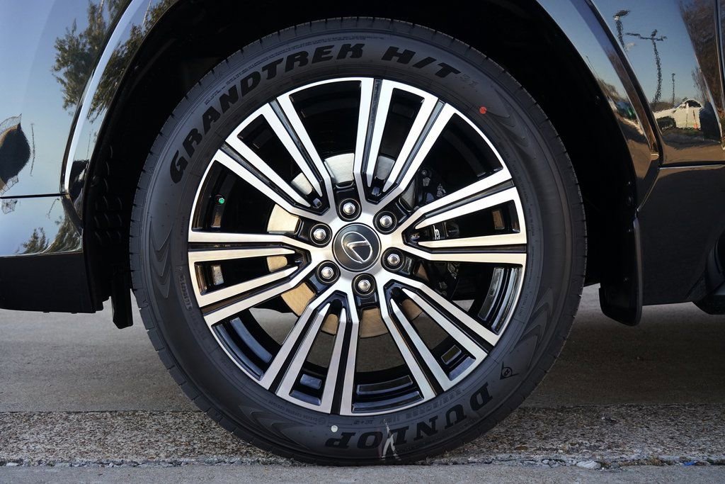 Used 2026 Lexus LX 600 4WD w/ Appearance Package image 38