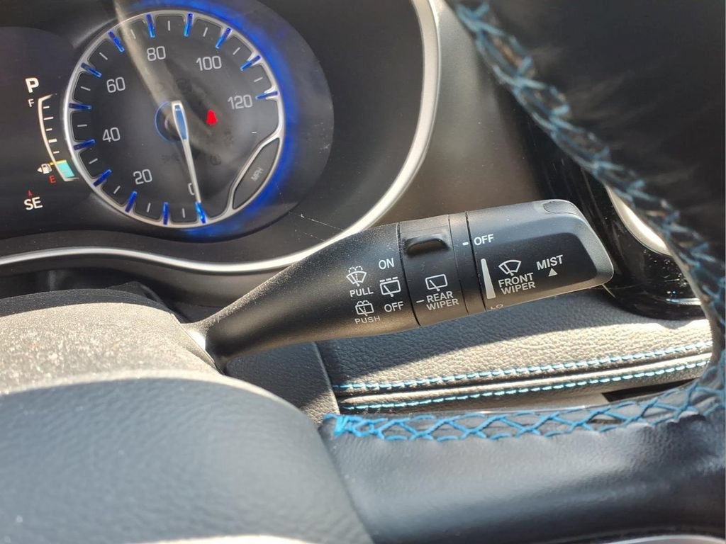 Used 2021 Chrysler Pacifica Touring-L FWD image 22