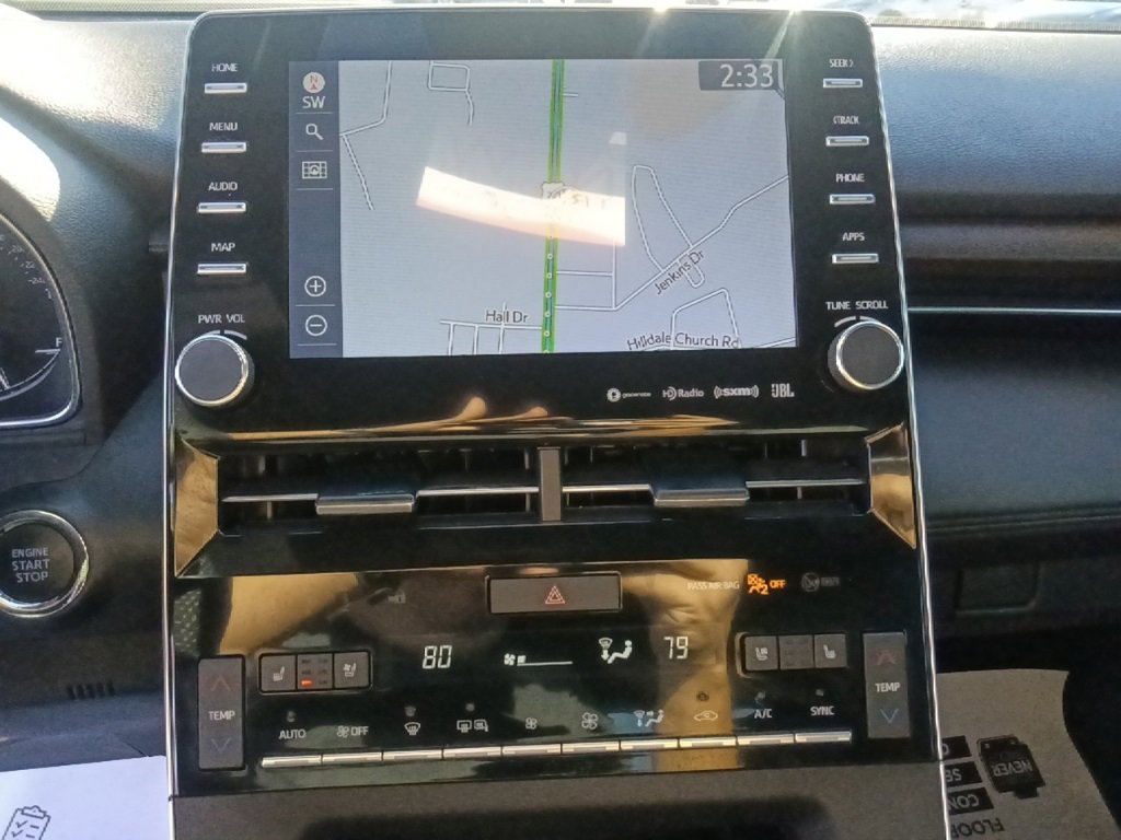 Used 2021 Toyota Avalon Limited image 21