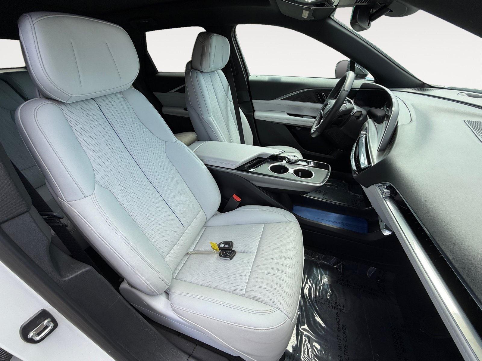 Used 2024 Cadillac Lyriq Luxury w/ LPO, Floor Liner Package RWD image 19