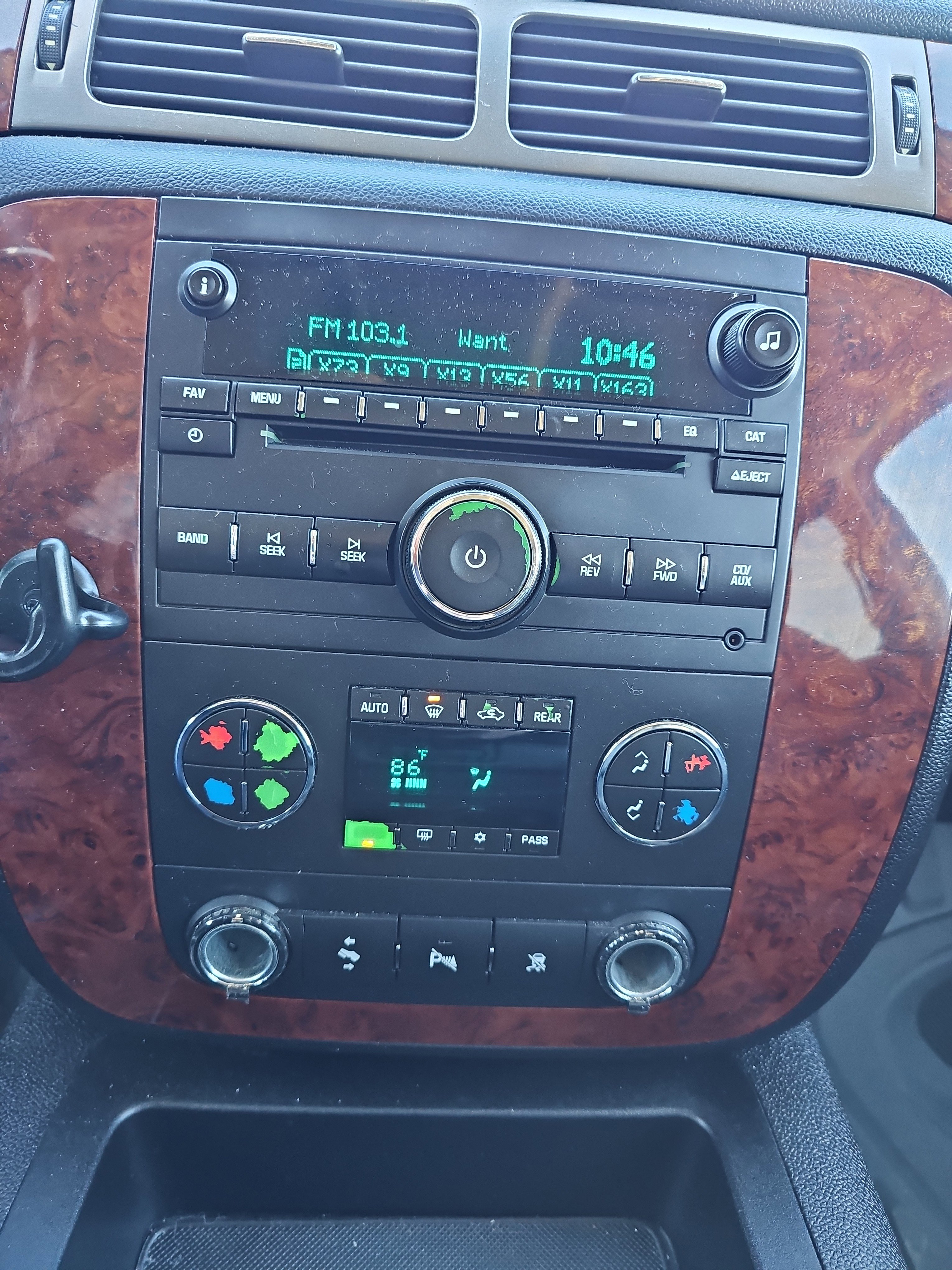 Used 2010 Chevrolet Suburban LT image 25