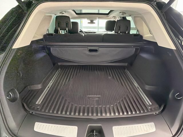 Used 2017 Cadillac XT5 Premium Luxury w/ LPO, Wheel Lock Package FWD image 22