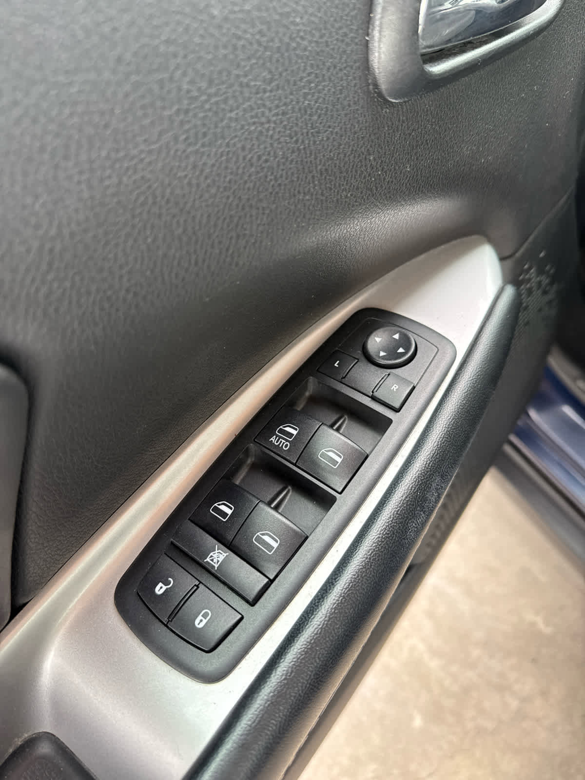 Used 2019 Dodge Journey SE image 14