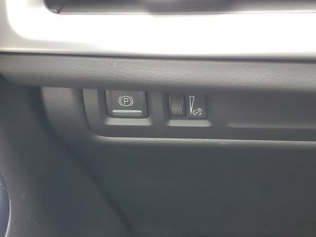 Used 2024 Cadillac XT4 Luxury w/ Cold Weather Package image 14