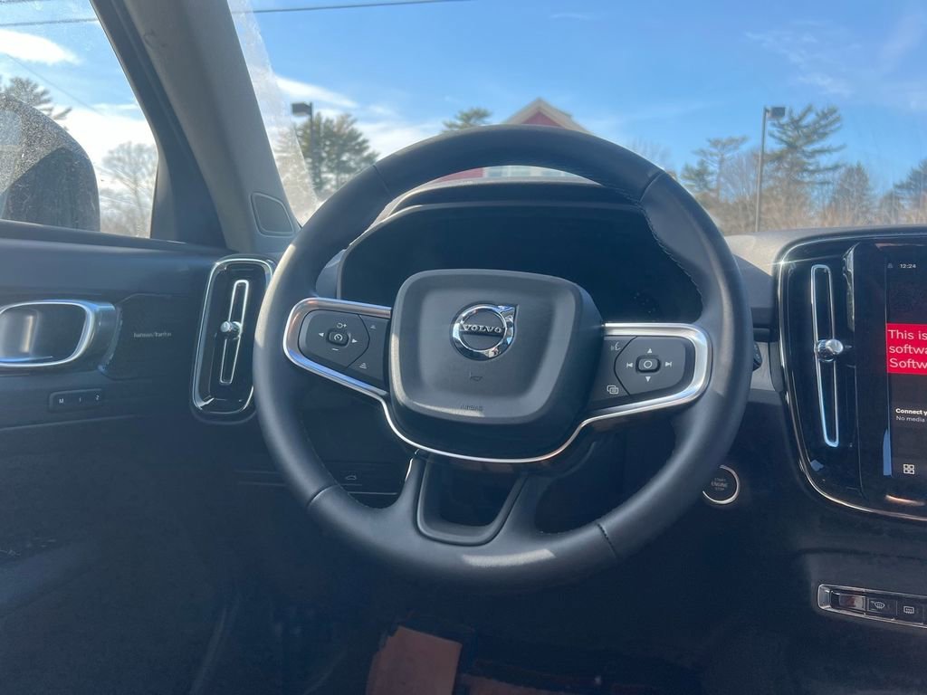 New 2026 Volvo XC40 B5 Plus w/ Protection Package Premier AWD/4WD image 23