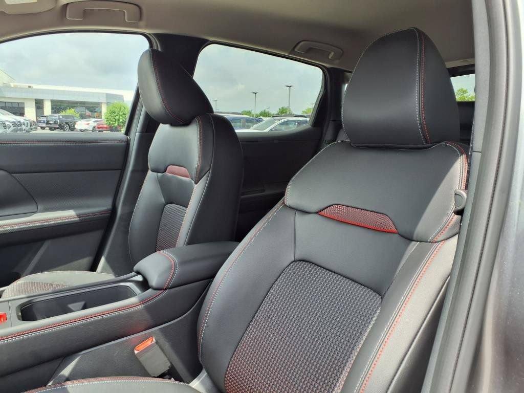 New 2025 Nissan Kicks SR AWD/4WD image 13